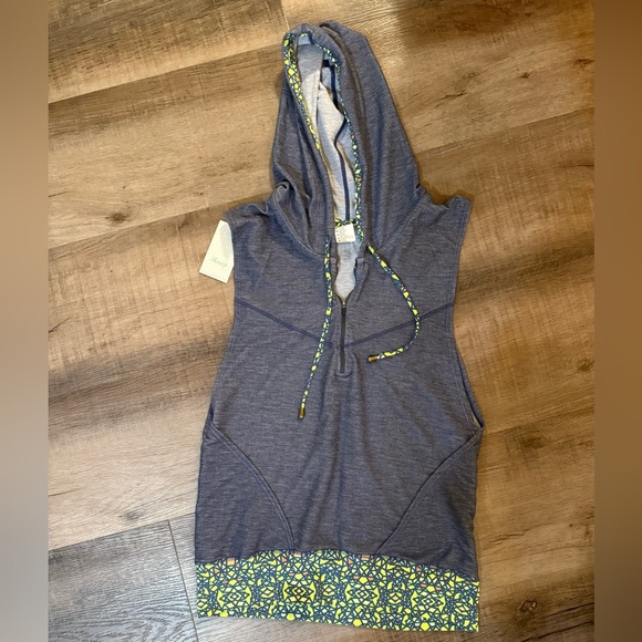 Maaji Sleeveless Swim Wear Hoodie Cover Up Tank Top Size M NWT - Picture 12 of 12